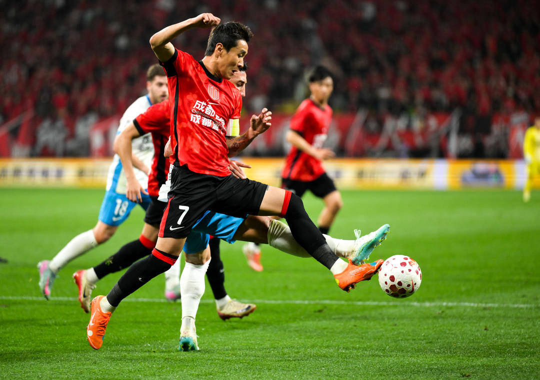 捍卫榜首荣誉 成都蓉城周日客场挑战北京国安