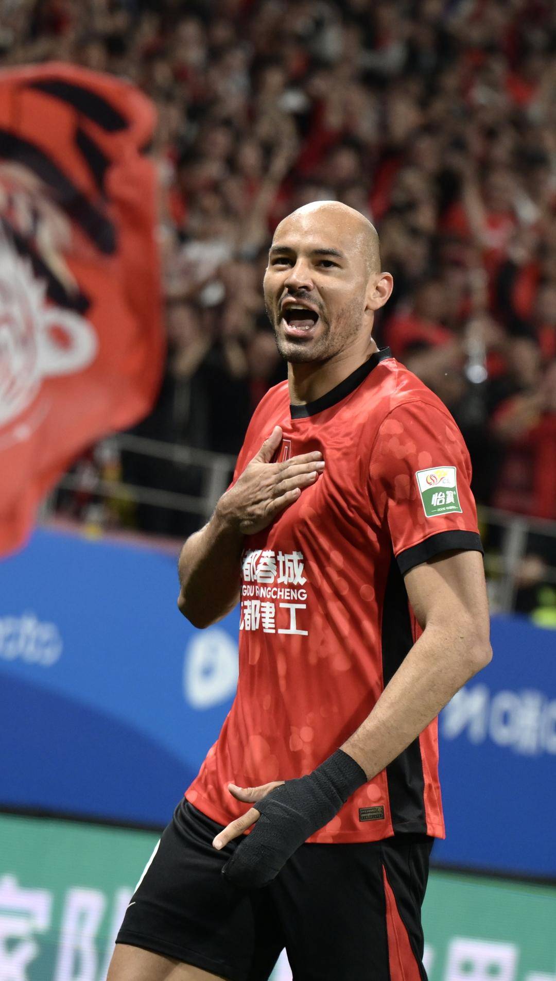 捍卫榜首荣誉 成都蓉城周日客场挑战北京国安